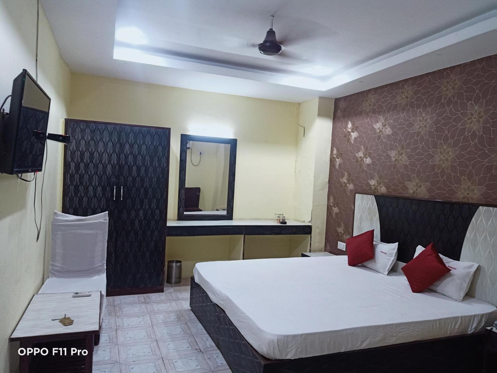 Hotel Ambassador Inn Gwalior Esterno foto