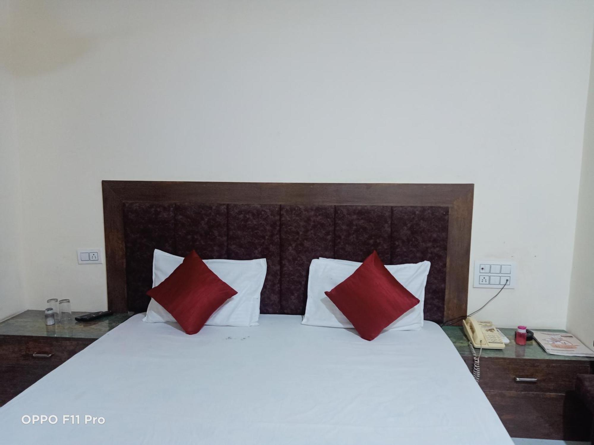 Hotel Ambassador Inn Gwalior Esterno foto