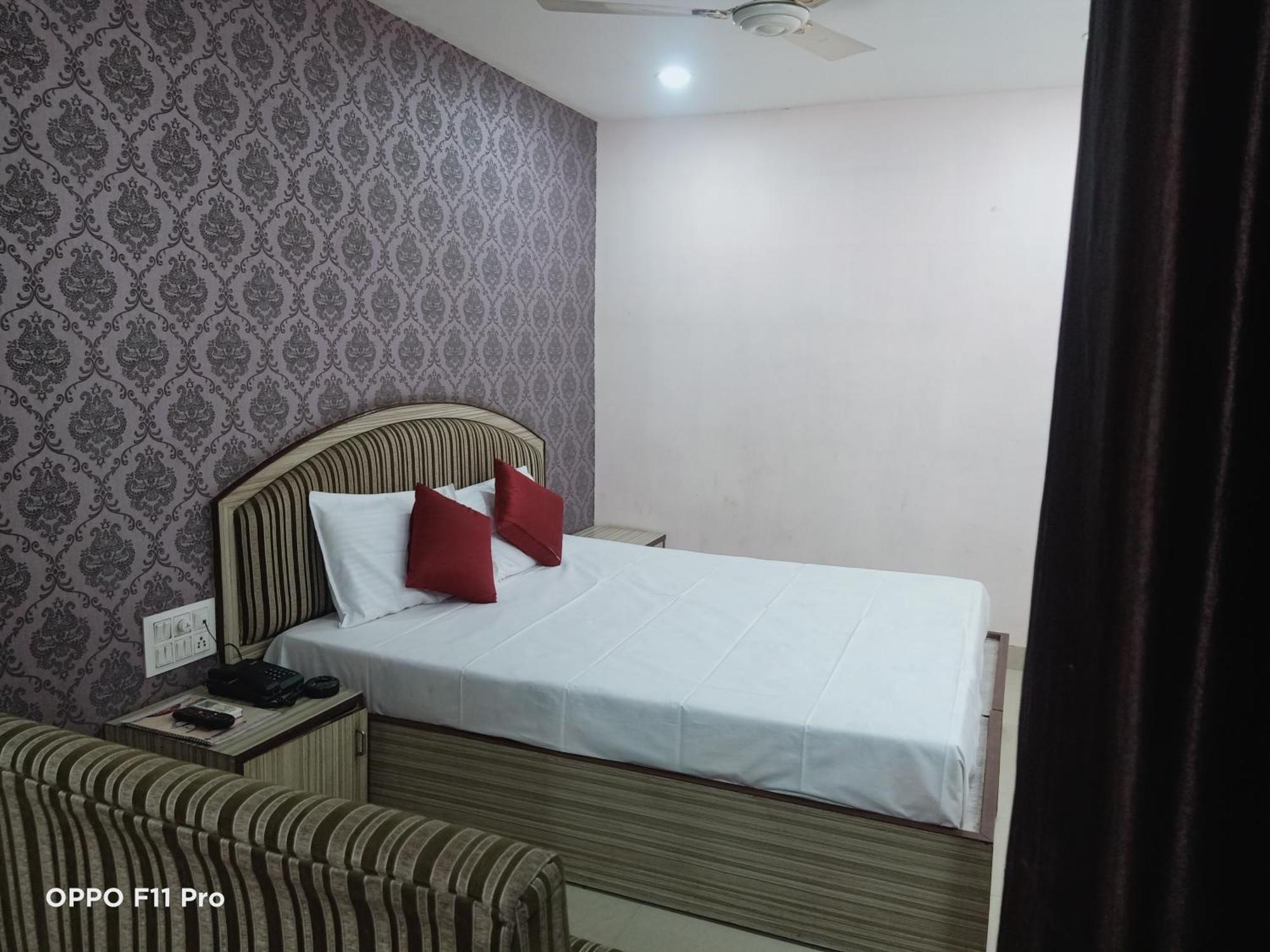 Hotel Ambassador Inn Gwalior Esterno foto